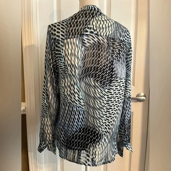 ✨‎ Cache Blue/Black Cheetah print colored loose fitting blouse with tie front. - Picture 13 of 15